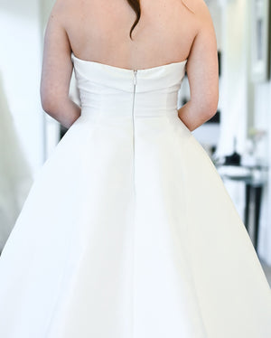 Monique Lhuillier "Buckingham" Sample Gown