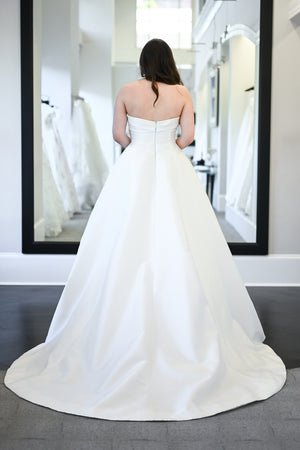 Monique Lhuillier "Buckingham" Sample Gown
