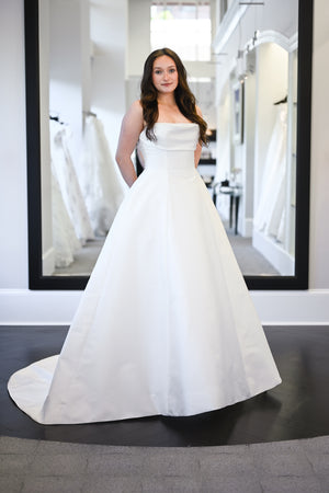 Monique Lhuillier "Buckingham" Sample Gown